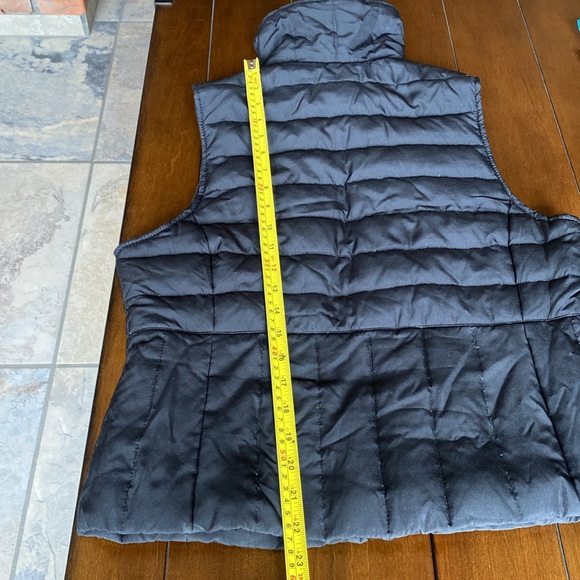 Awesome Black KENNETH COLE ‘Reaction’ Down Puffer Vest Size Medium - Picture 4 of 10